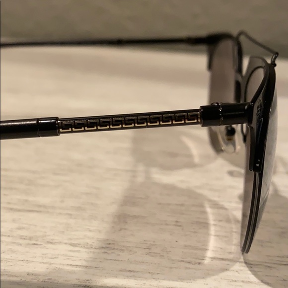 Versace unisex sunglasses authentic - Picture 4 of 12